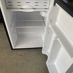 igloo mini fridge used