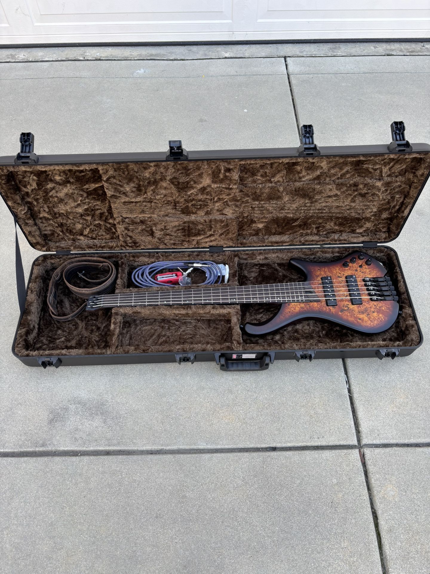 Ibáñez  EHB1505  HEADLESS 5 STRING BASS