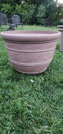 Outdoor resin planter $ 25.00