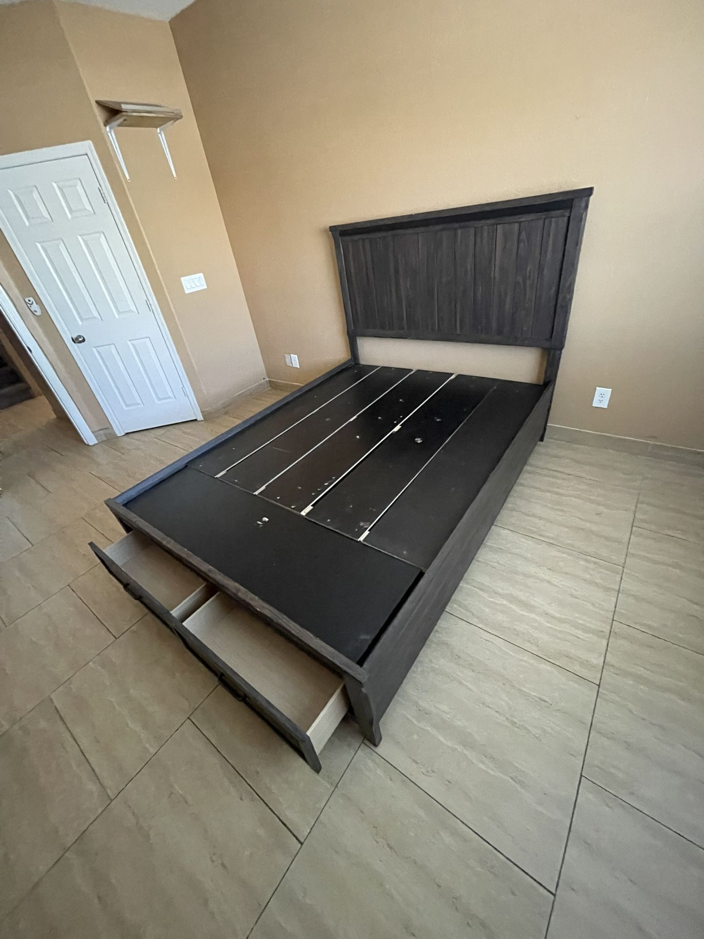 Queen Size Bed Home & Garden