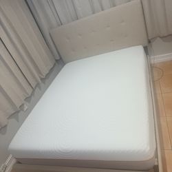 Queen bed and mattress like new