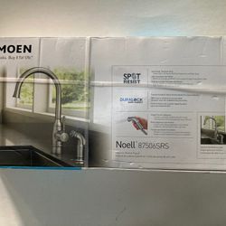 Moen Noell Single handle standard kitchen Faucet Read side sprayer in Spot Resist Stainless