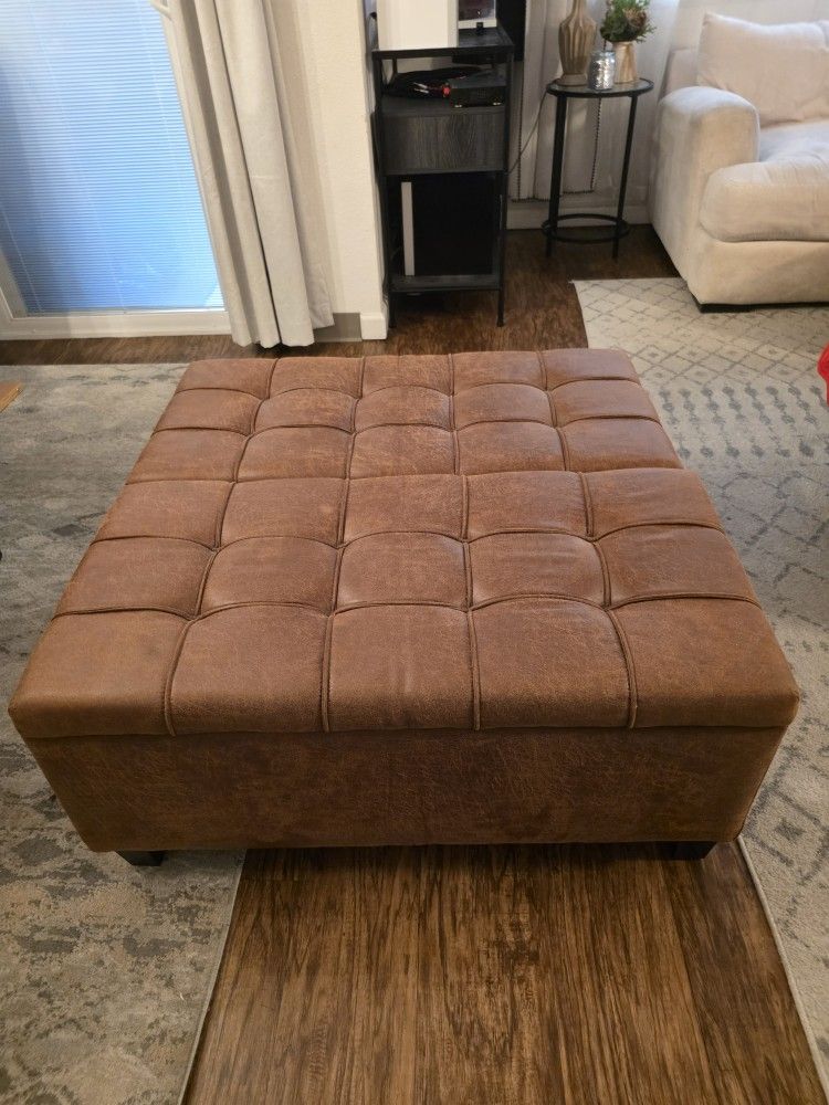 Coffee table ottoman with storage