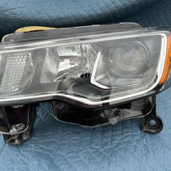 For 2017-2021 Jeep Grand Cherokee Halogen Black Projector Headlight Driver Left 