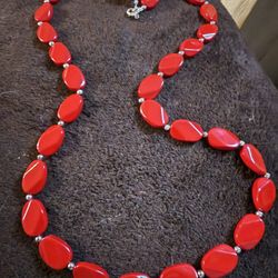 A Bundle Of 9 Vintage Necklace They Are Very Pretty 