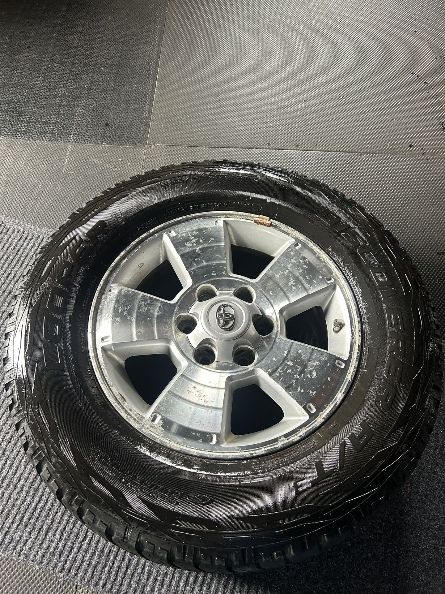 TOYOTA TACOMA RIMS W /TIRES (4)