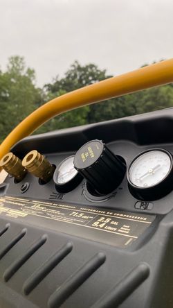 DEWALT Heavy Duty 200 PSI Quiet Trim Compressor