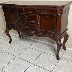 Legacy Classic Furniture Heritage Court Sideboard