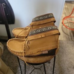 Women's Earthing Moccasin Boots Size 9
