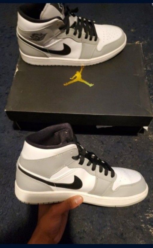 Smoke Grey Jordan 1 Mids
