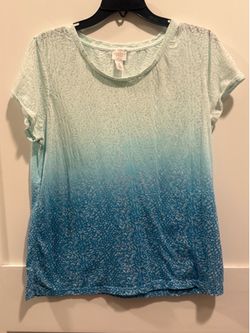 Women’s shirt size large