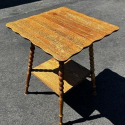 Scalloped American Oak End Table 