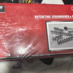 40 Piece Ratcheting  Screwdriver And Sockets Set