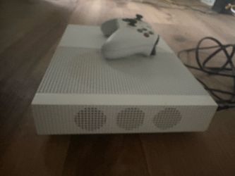 Xbox one s with controller and cooling fan