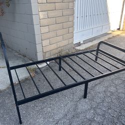 Twin Size Bed With Metal Frame 