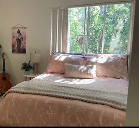 Hybrid Full sized mattress, 12 in (medium firm mattress)