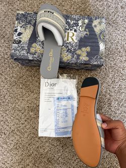 Beige & Grey Slides π©Ά selling out like crazy