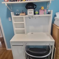 Desk And   Shelfs