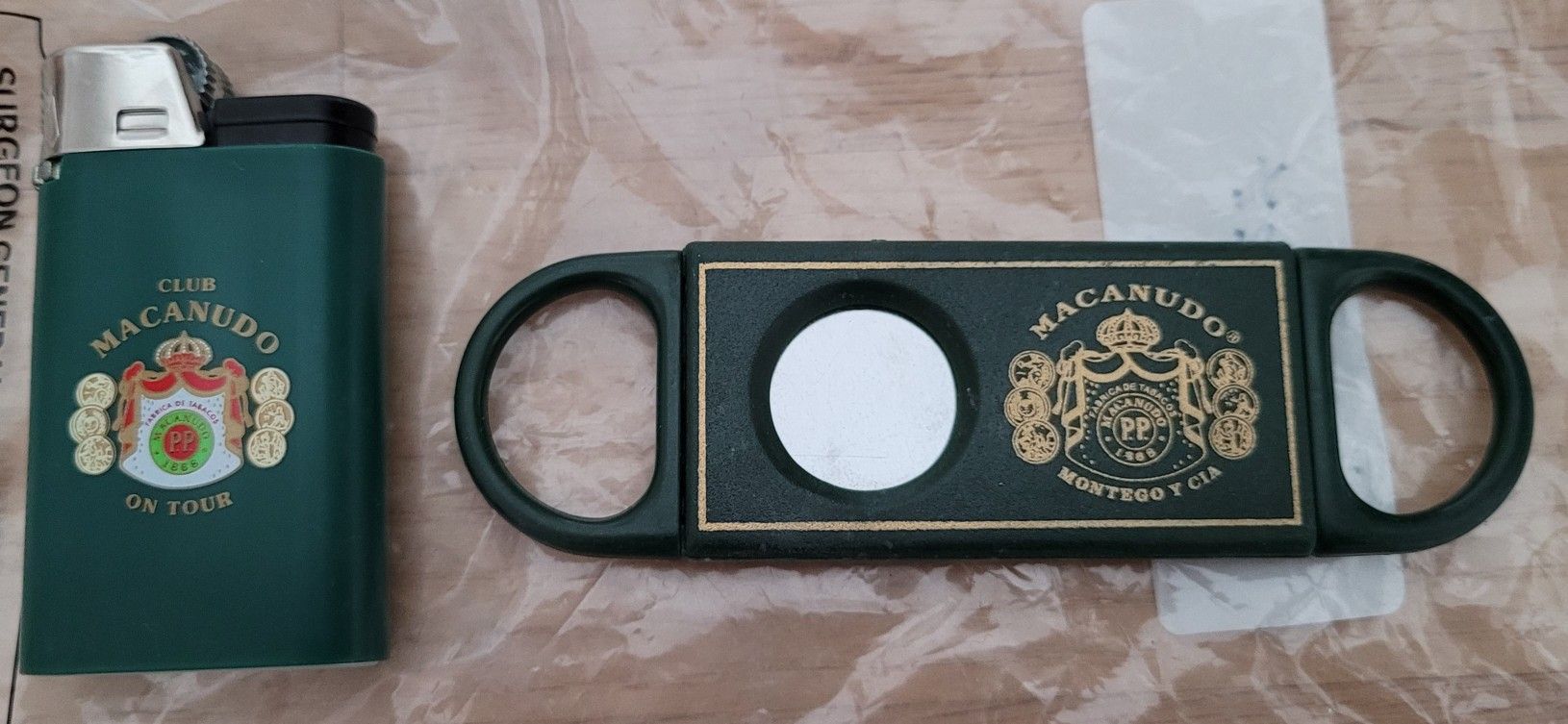 Club Macanudo Lighter & Cigar Cutter
