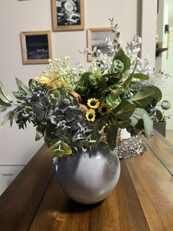 Beautiful Table Centerpiece Vase With Arrangement