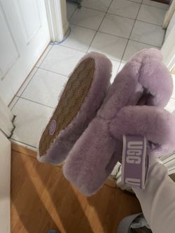 Size 7 Women Uggs Slides Never Worn