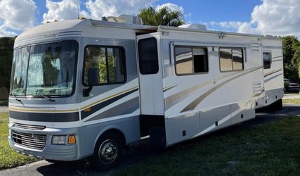 FOR SALE BY OWNER 2005 Fleetwood Bounce