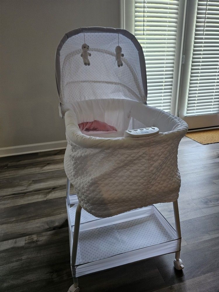 Simmons Kids Bassinet (White) 