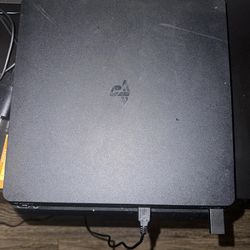 PlayStation 4 Slim & Monitor 