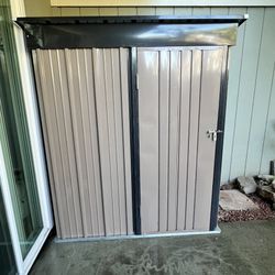 Metal Outdoor Storage Shed 5’ X 3’