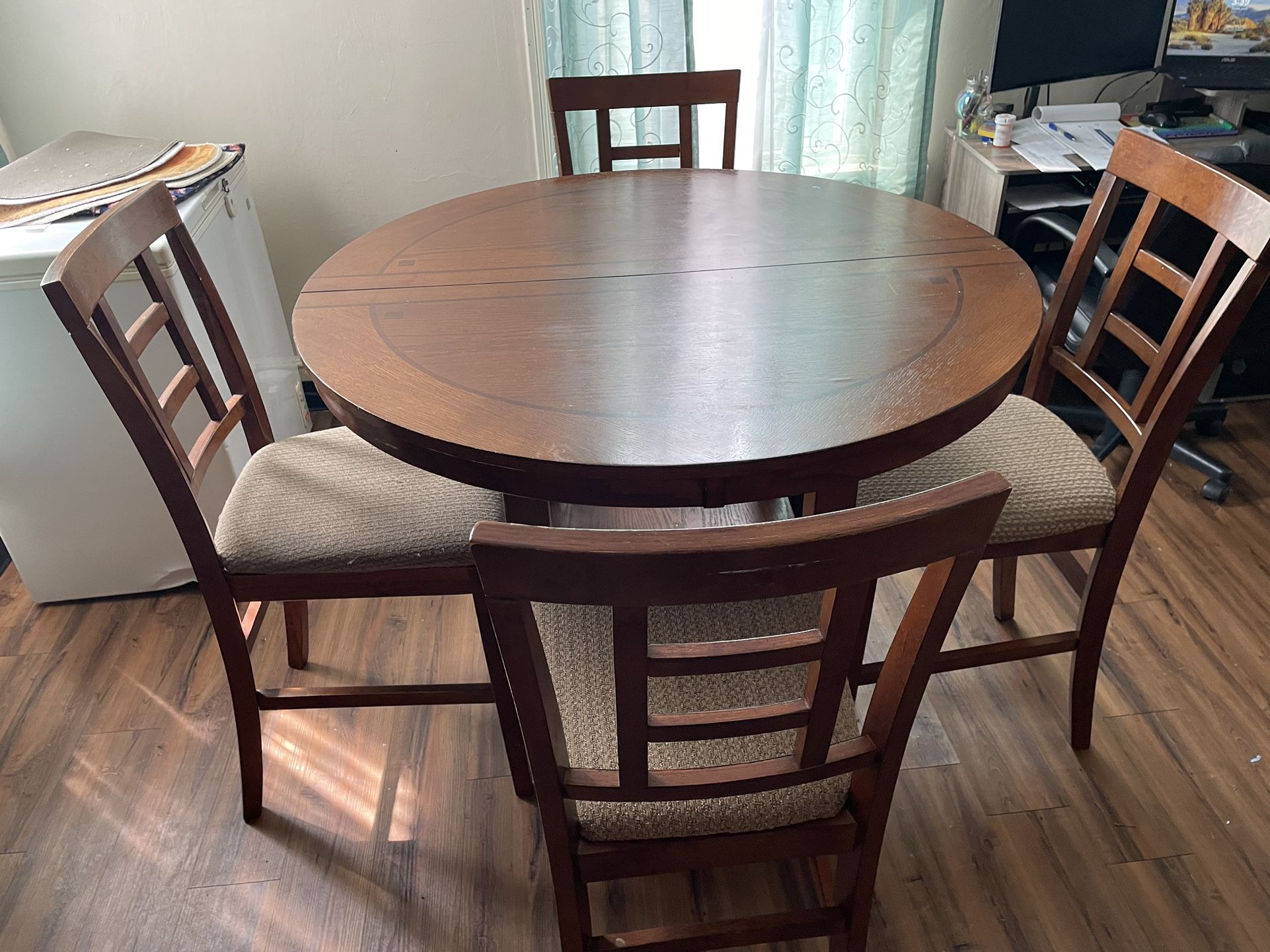 Kitchen Table And 4 Chairs for Sale in Hagerstown, MD - OfferUp