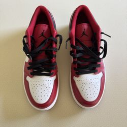 Jordan 1 Low Bulls Size 10