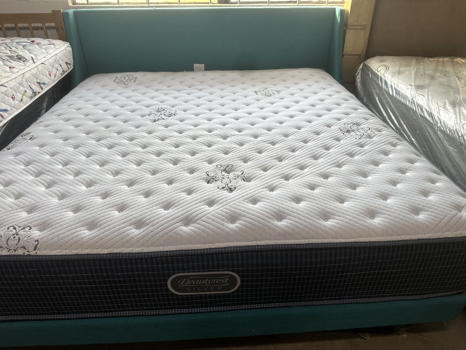 KING SIZE MATTRESS AND BED GOOD CONDITION FREE DELIVERY 🚚 