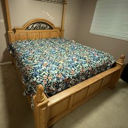 KING Size SOLID WOOD Bedroom Set