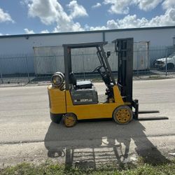 FORKLIFT CATERPILLAR 5000#