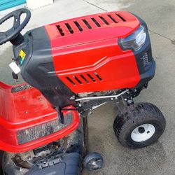 Troy-Bilt

Pony 42 in. 15.5 HP Briggs and Stratton 7-Speed Manual Drive Gas Front Engine Riding Lawn Tractor

