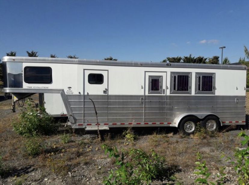 Bloomer Horse Trailer