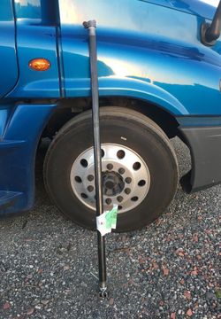 Stabilizing bar for international 2011