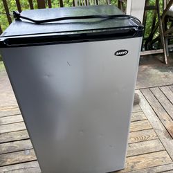 Mini Fridge With Produce Drawer And Small Freezer With Glass Shelves/ Read Description And Look At The Pictures 