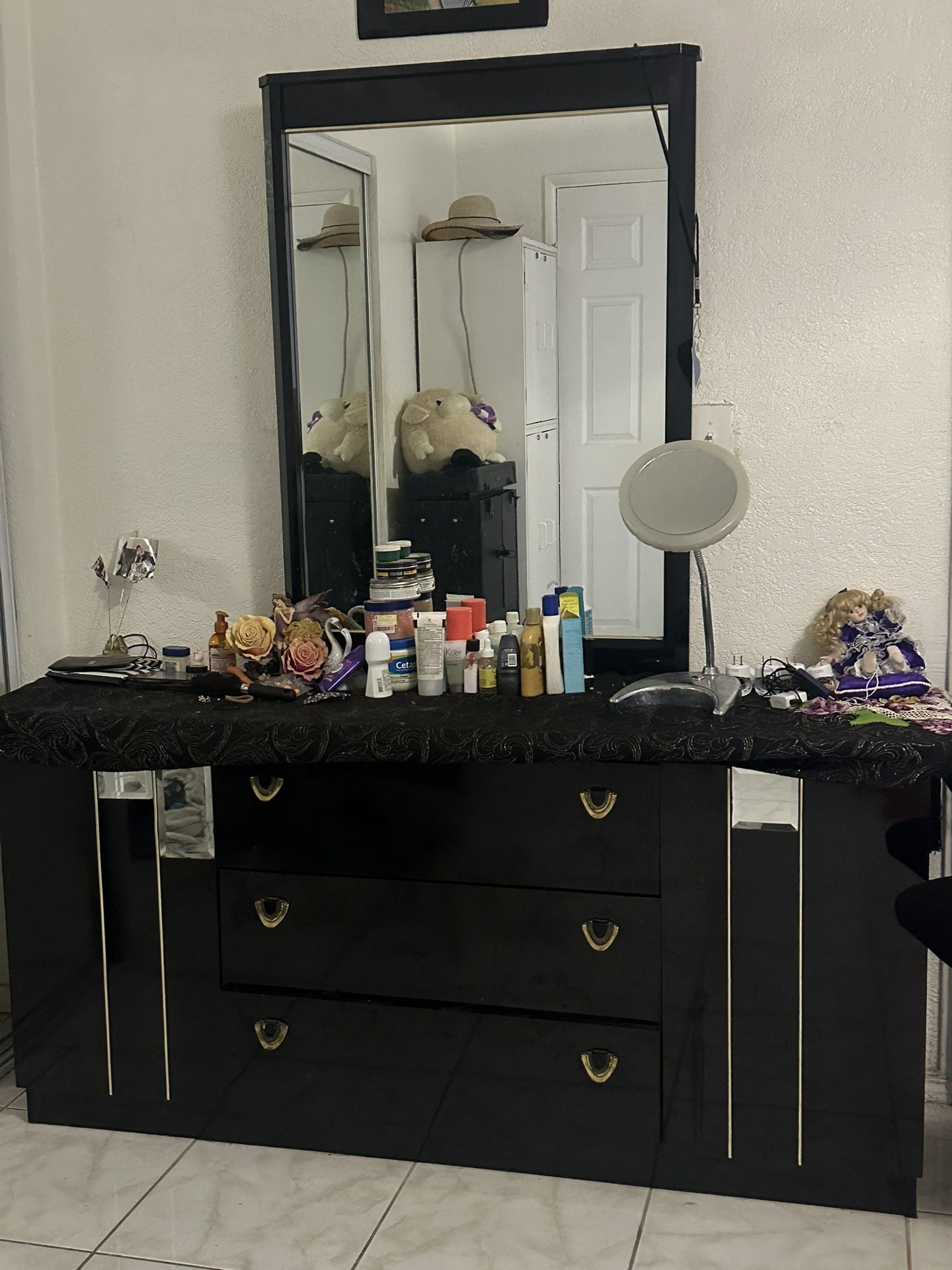 Dresser And Chest Dresser Bith One Price