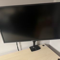 Large 32’ 2023 Samsung 4k Monitor With Swivel Mount!