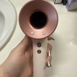 Limited edition Dyson Supersonic™ hair dryer (Ceramic Pink/Rose Gold)