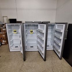 Hisense 17 cu ft. Garage  Fridge or Freezer 