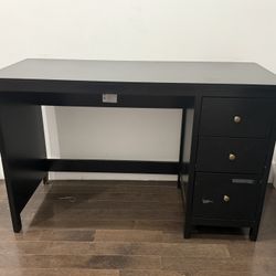 Black Desk