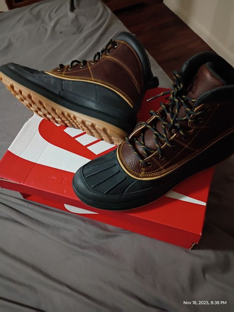 Men's Nike Boots...BRAND NEW