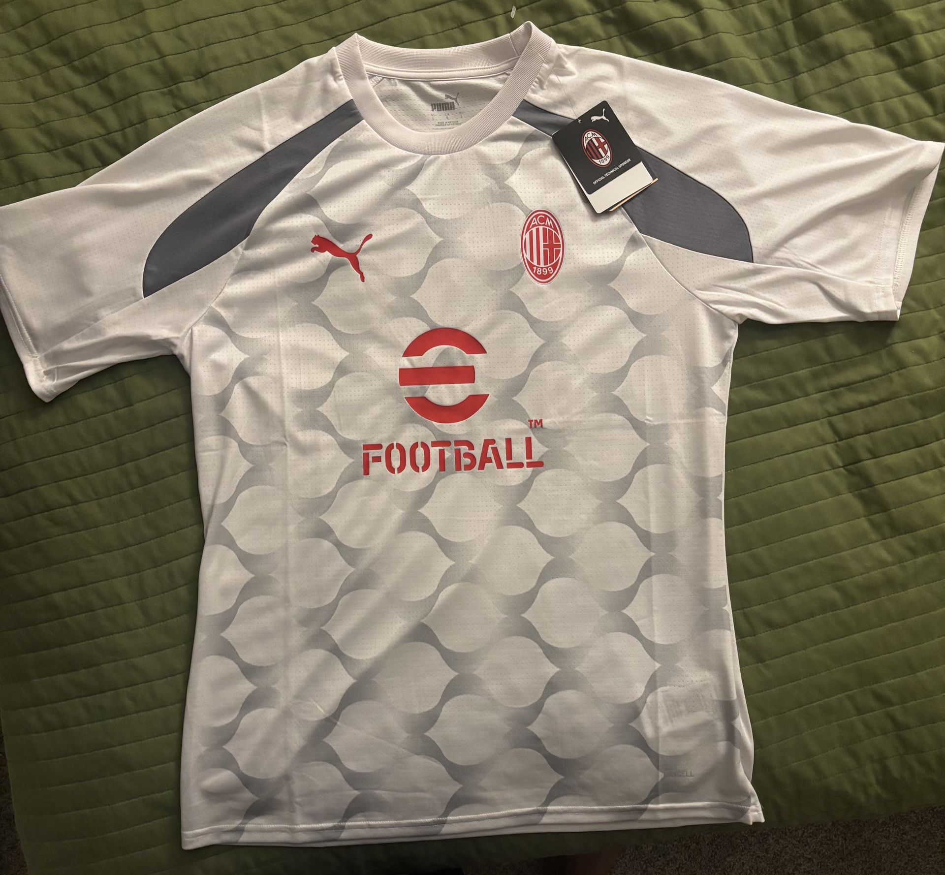 AC Milan Official Men’s Puma T-shirt Size L