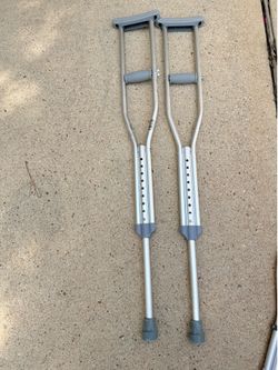 20$ each 3 Nova Crutch Aluminum Standard 7201 Crutches
