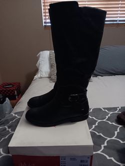 Women Boots Size 8