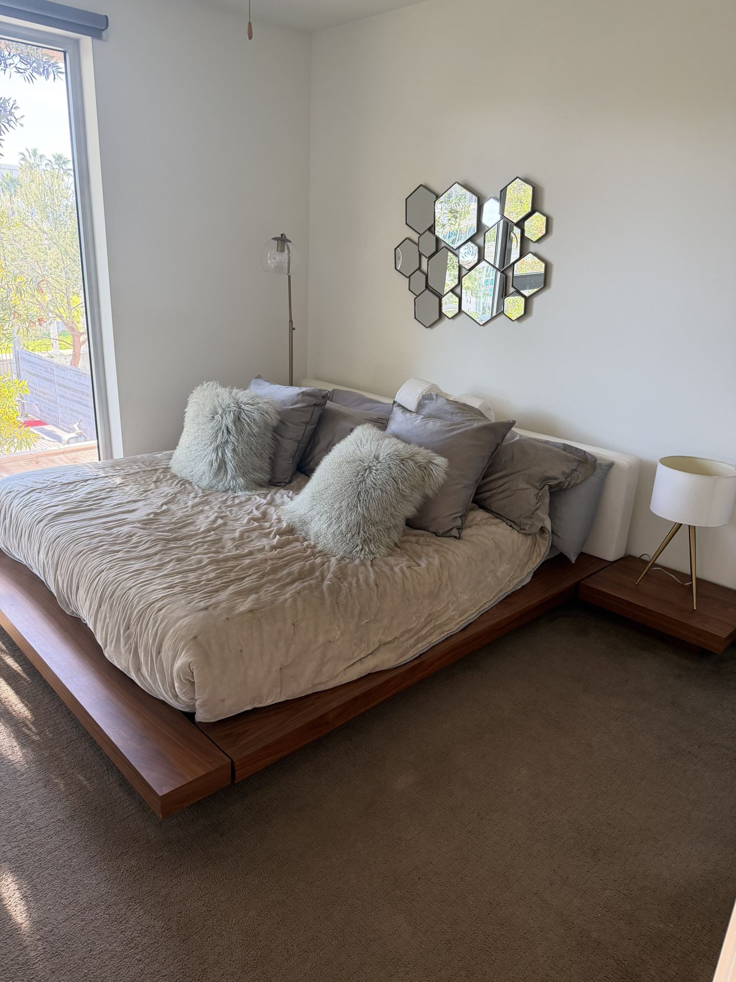 Platform King Bedroom Set 2 Side Tables