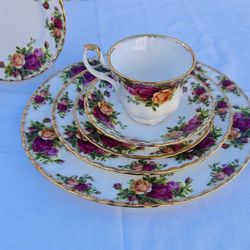 Royal Albert Old Country Roses Dinner Set