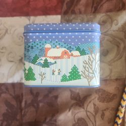 vintage Christmas tin container made by Potpourri Press.